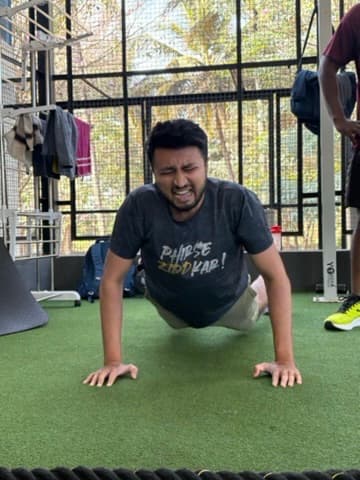 Member pushing through a set during a coached session at FOMO Training