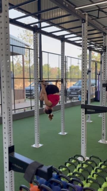 Member training on the outdoor calisthenics rig at FOMO Training